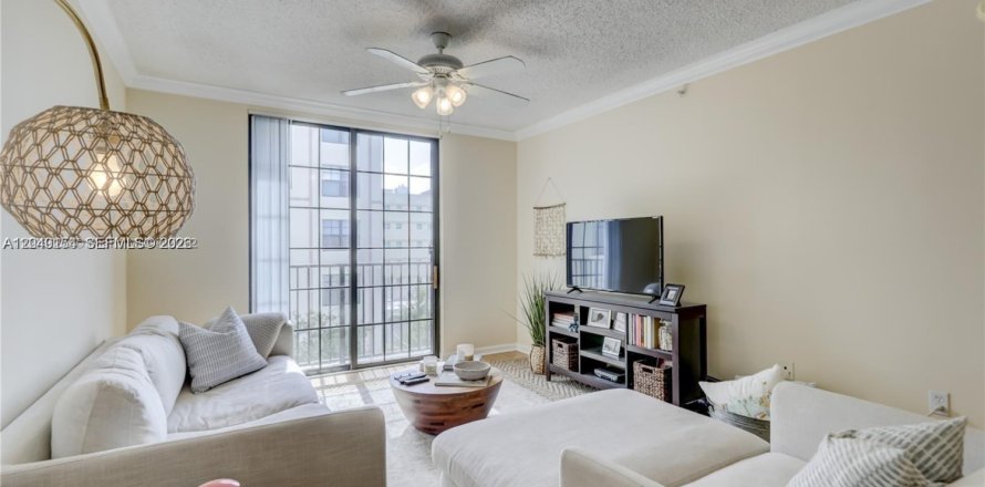 Condominio en Hollywood, Florida, 2 dormitorios  № 2086434