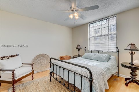 Condominio en alquiler en Hollywood, Florida, 2 dormitorios, 93.09 m2 № 2086434 - foto 20