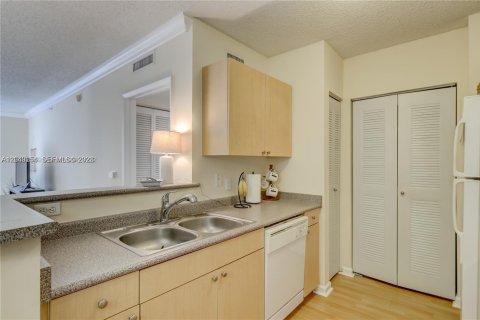Condominio en alquiler en Hollywood, Florida, 2 dormitorios, 93.09 m2 № 2086434 - foto 2