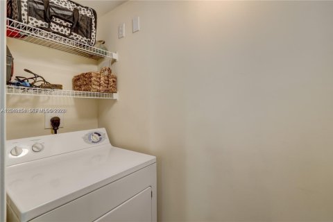 Condominio en alquiler en Hollywood, Florida, 2 dormitorios, 93.09 m2 № 2086434 - foto 23