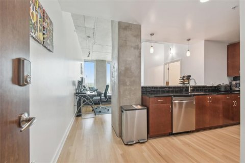 Condo in Tampa, Florida, 1 bedroom № 2121112 - photo 3