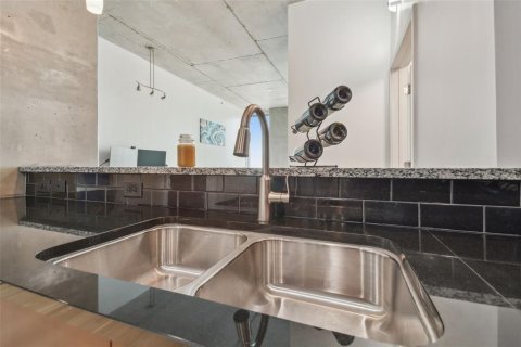 Condo in Tampa, Florida, 1 bedroom № 2121112 - photo 9