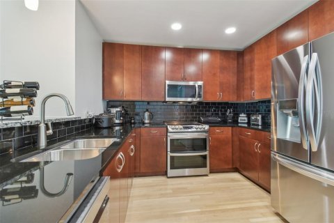 Condo in Tampa, Florida, 1 bedroom № 2121112 - photo 6