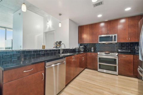 Condo in Tampa, Florida, 1 bedroom № 2121112 - photo 5