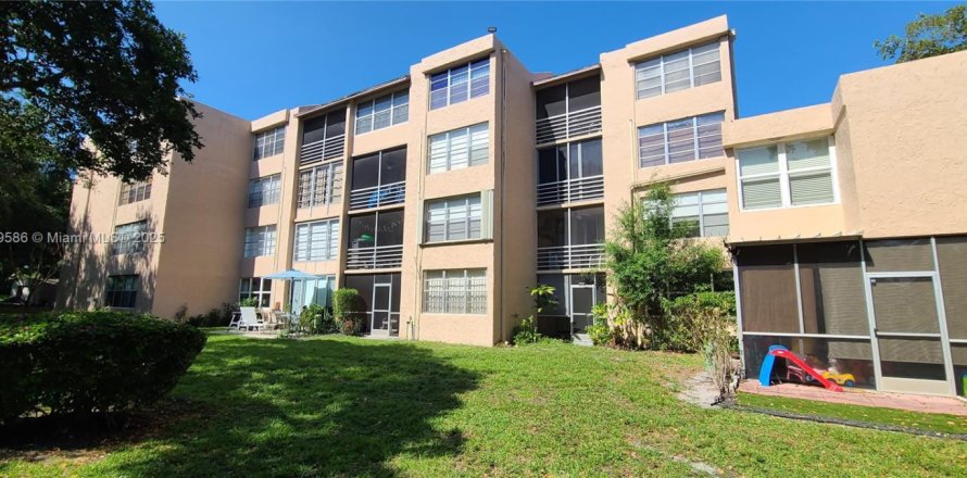 Кондоминиум с 2 спальнями в Дейви, Флорида № 2014819