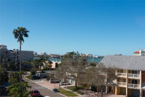 Condo in Clearwater, Florida, 2 bedrooms  № 1782460 - photo 12