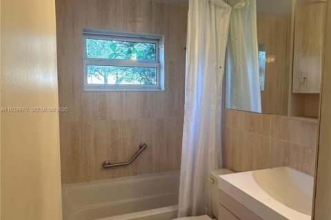 Propiedad comercial en venta en Fort Lauderdale, Florida, 264.31 m2 № 1991376 - foto 11