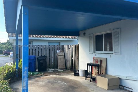 Propiedad comercial en venta en Fort Lauderdale, Florida, 264.31 m2 № 1991376 - foto 1