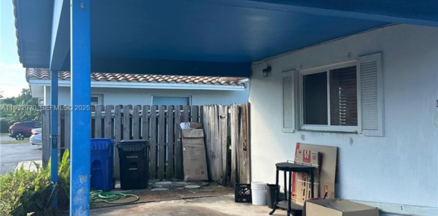 Propiedad comercial en Fort Lauderdale, Florida 264.31 m2 № 1991376