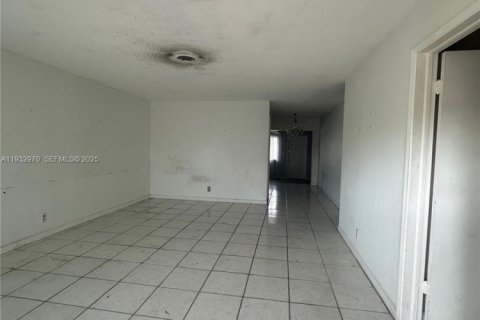 Propiedad comercial en venta en Fort Lauderdale, Florida, 264.31 m2 № 1991376 - foto 15