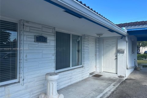 Propiedad comercial en venta en Fort Lauderdale, Florida, 264.31 m2 № 1991376 - foto 17