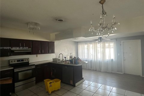 Propiedad comercial en venta en Fort Lauderdale, Florida, 264.31 m2 № 1991376 - foto 10