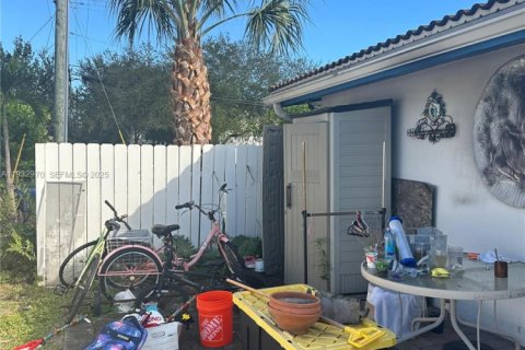 Propiedad comercial en venta en Fort Lauderdale, Florida, 264.31 m2 № 1991376 - foto 6