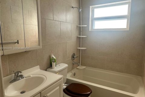 Propiedad comercial en venta en Fort Lauderdale, Florida, 264.31 m2 № 1991376 - foto 22