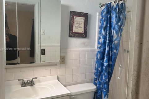 Propiedad comercial en venta en Fort Lauderdale, Florida, 264.31 m2 № 1991376 - foto 19