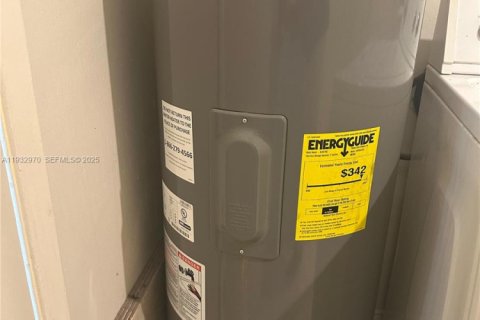 Propiedad comercial en venta en Fort Lauderdale, Florida, 264.31 m2 № 1991376 - foto 25