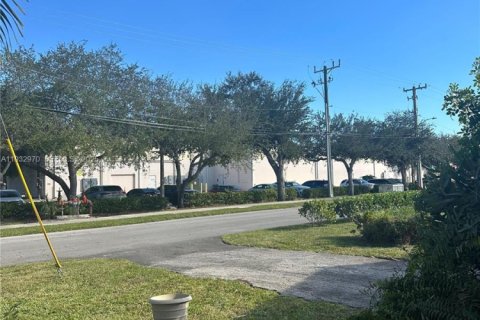 Propiedad comercial en venta en Fort Lauderdale, Florida, 264.31 m2 № 1991376 - foto 5