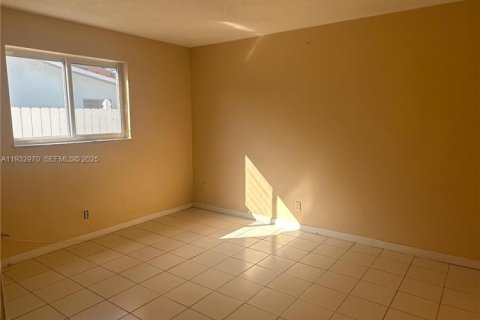 Propiedad comercial en venta en Fort Lauderdale, Florida, 264.31 m2 № 1991376 - foto 23