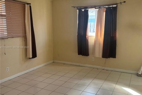 Propiedad comercial en venta en Fort Lauderdale, Florida, 264.31 m2 № 1991376 - foto 20