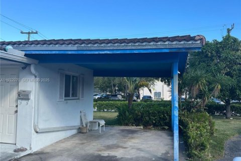 Propiedad comercial en venta en Fort Lauderdale, Florida, 264.31 m2 № 1991376 - foto 4