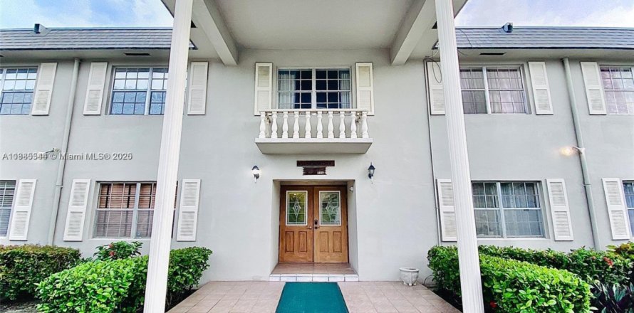 Condo à Hollywood, Floride, 1 chambre  № 1931704