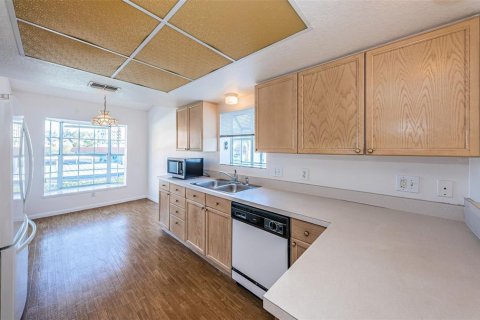 Adosado en venta en Indian Shores, Florida, 2 dormitorios, 99.68 m2 № 1783200 - foto 7