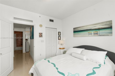 Купить кондоминиум в Норт-Бей-Виллидж, Флорида 2 спальни, 116.22м2, № 1955447 - фото 19