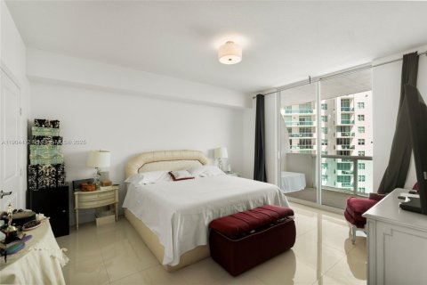 Купить кондоминиум в Норт-Бей-Виллидж, Флорида 2 спальни, 116.22м2, № 1955447 - фото 25