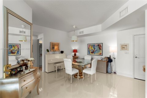 Купить кондоминиум в Норт-Бей-Виллидж, Флорида 2 спальни, 116.22м2, № 1955447 - фото 9