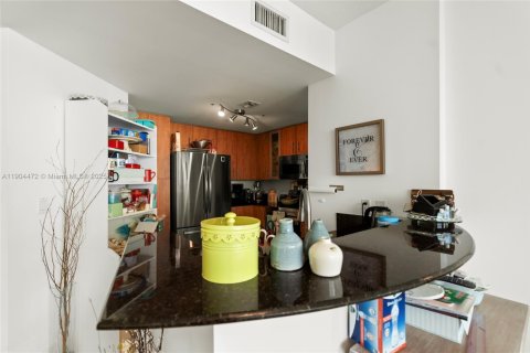 Купить кондоминиум в Норт-Бей-Виллидж, Флорида 2 спальни, 116.22м2, № 1955447 - фото 11