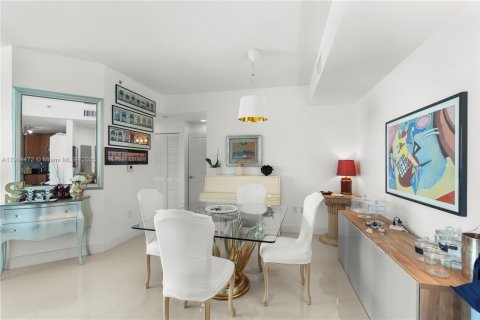 Купить кондоминиум в Норт-Бей-Виллидж, Флорида 2 спальни, 116.22м2, № 1955447 - фото 4