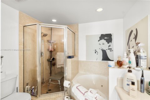 Купить кондоминиум в Норт-Бей-Виллидж, Флорида 2 спальни, 116.22м2, № 1955447 - фото 30