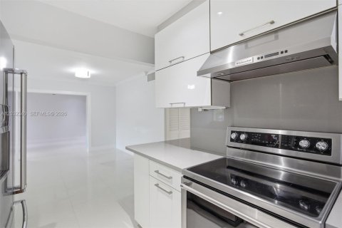 Купить виллу или дом в Майами-Гарденс, Флорида 3 спальни, 111.95м2, № 2089501 - фото 10