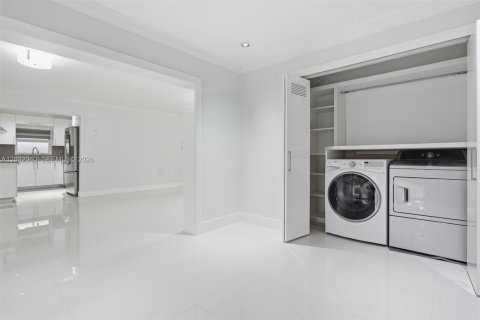 Купить виллу или дом в Майами-Гарденс, Флорида 3 спальни, 111.95м2, № 2089501 - фото 18