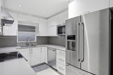 Купить виллу или дом в Майами-Гарденс, Флорида 3 спальни, 111.95м2, № 2089501 - фото 9