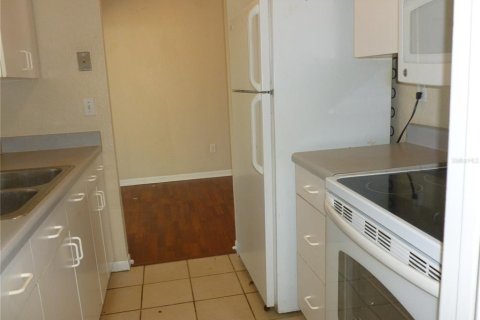 Casa en alquiler en Spring Hill, Florida, 2 dormitorios, 85.47 m2 № 2228175 - foto 10