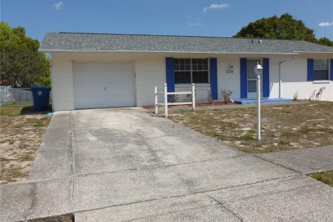 House in Spring Hill, Florida 2 bedrooms, 85.47 sq.m. № 2228175