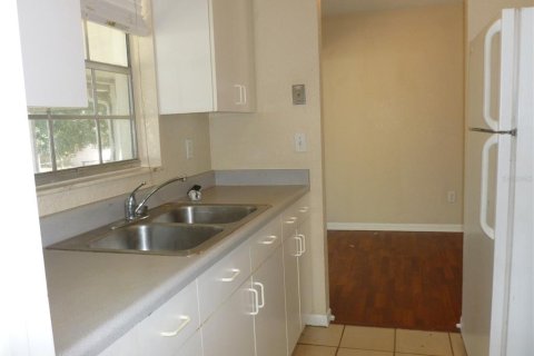 Casa en alquiler en Spring Hill, Florida, 2 dormitorios, 85.47 m2 № 2228175 - foto 12