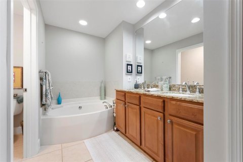 Condo in Bradenton, Florida, 2 bedrooms  № 2135108 - photo 25