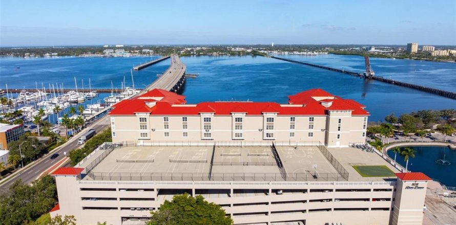 Condo in Bradenton, Florida, 2 bedrooms  № 2135108