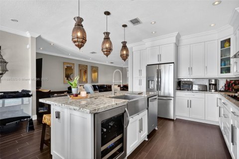 Adosado en venta en Miami, Florida, 4 dormitorios, 194.82 m2 № 1951492 - foto 11