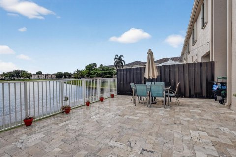Adosado en venta en Miami, Florida, 4 dormitorios, 194.82 m2 № 1951492 - foto 2