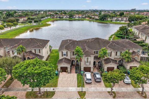 Adosado en venta en Miami, Florida, 4 dormitorios, 194.82 m2 № 1951492 - foto 4