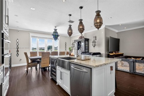 Adosado en venta en Miami, Florida, 4 dormitorios, 194.82 m2 № 1951492 - foto 10