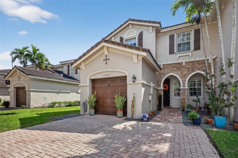 Adosado en venta en Miami, Florida, 4 dormitorios, 194.82 m2 № 1951492 - foto 1