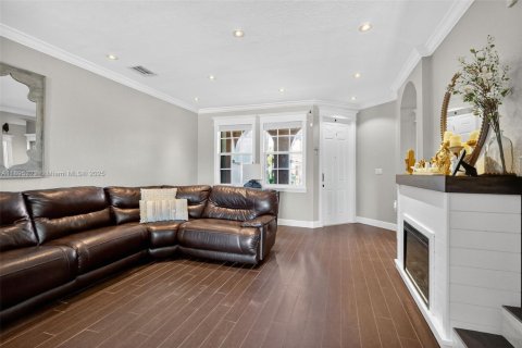 Adosado en venta en Miami, Florida, 4 dormitorios, 194.82 m2 № 1951492 - foto 6