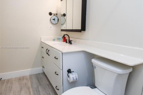 Снять в аренду виллу или дом в Холливуд, Флорида 4 спальни, 148.64м2, № 1979439 - фото 12