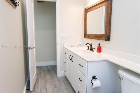 Снять в аренду виллу или дом в Холливуд, Флорида 4 спальни, 148.64м2, № 1979439 - фото 18