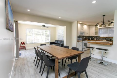 Снять в аренду виллу или дом в Холливуд, Флорида 4 спальни, 148.64м2, № 1979439 - фото 19