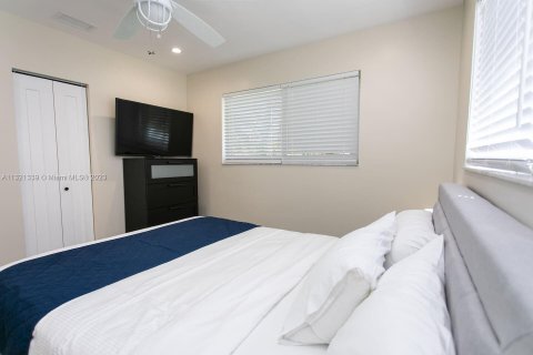 Снять в аренду виллу или дом в Холливуд, Флорида 4 спальни, 148.64м2, № 1979439 - фото 14